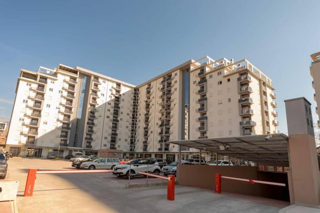 Follow The Sun - 4 Person Apartment بار المظهر الخارجي الصورة