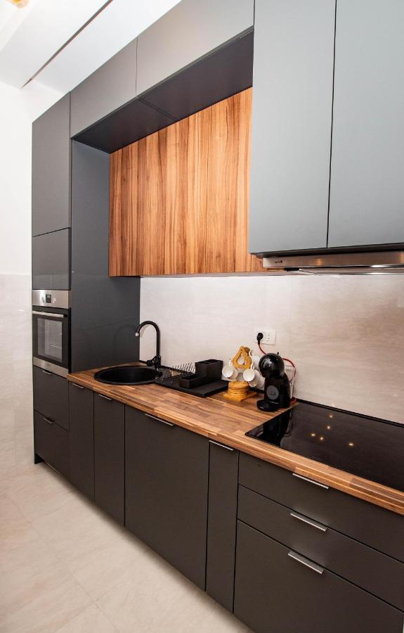 Follow The Sun - 4 Person Apartment بار المظهر الخارجي الصورة