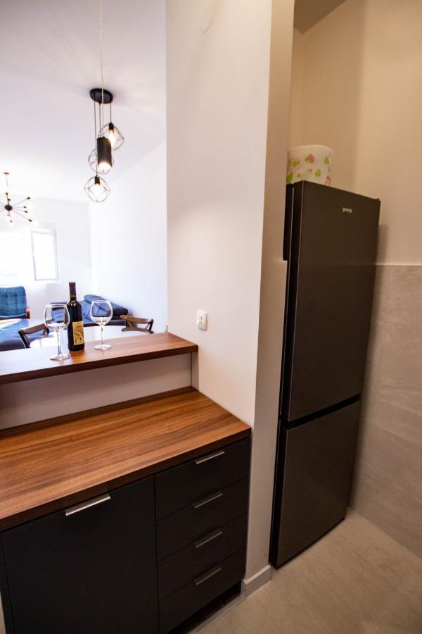 Follow The Sun - 4 Person Apartment بار المظهر الخارجي الصورة