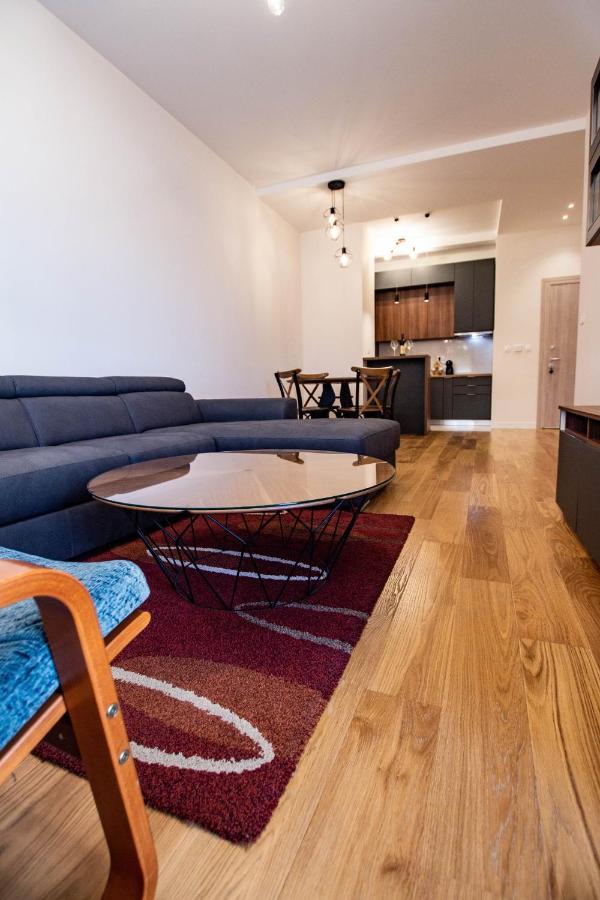 Follow The Sun - 4 Person Apartment بار المظهر الخارجي الصورة