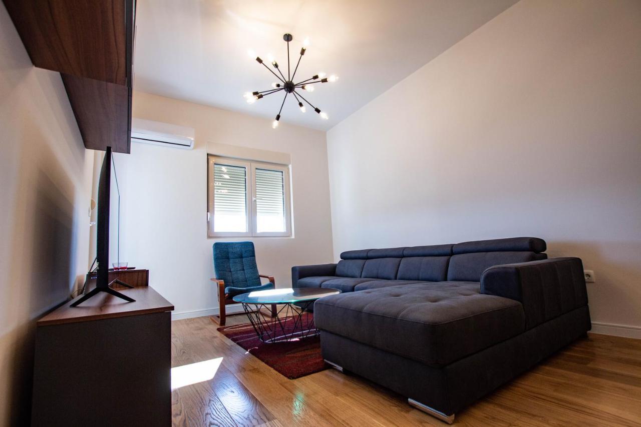 Follow The Sun - 4 Person Apartment بار المظهر الخارجي الصورة