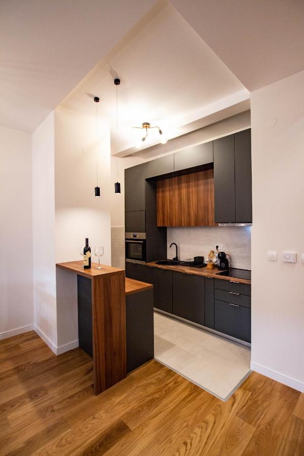 Follow The Sun - 4 Person Apartment بار المظهر الخارجي الصورة